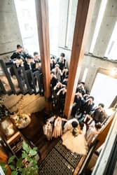 【公式】神奈川県横浜の結婚式場　少人数専門のゲストハウス フェイン【faein】 フェインで人気の全員集合写真◎