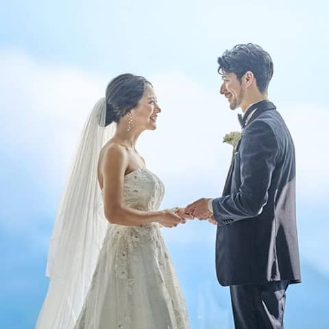 ＼オンライン結婚式86.24万円／大人数で叶える新しいカタチ