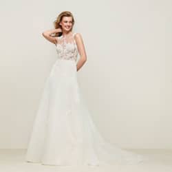 【公式】CÉ LA VI TOKYO(セラヴィ東京) WEDDING 世界で一番美しい「PRONOVIAS(プロノビアス)」もご紹介。
最旬のラインナップからお選びいただけます。
おふたりの運命の1着がきっと見つかるはず。