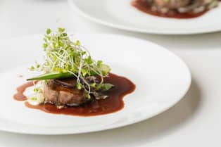 【公式】La Brise Verte ラ・ブリズヴェール 聖パトリック教会 キッチンとバンケットが直結 出来立てのお料理がサーブ可能 自然の景色と美味しいお料理が良質なおもてなしへ
