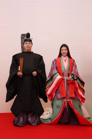 平安から受け継がれた最高の儀式衣裳「十二単」で特別なフォトウエディング