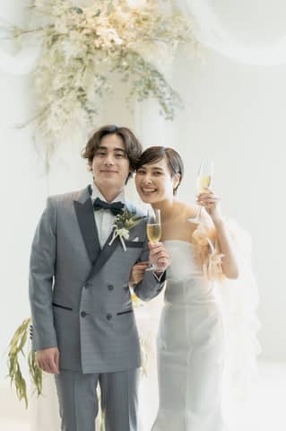 ＼想いを伝える結婚式／新たなスタートとして退場後にはみんなで乾杯！