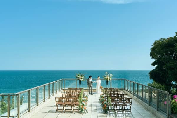 理想のガーデン結婚式を実現する!神奈川の結婚式場【AT TERRACE ninomiya 】