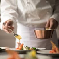 【料理重視の方】1日1組限定！国産牛フィレ肉含む婚礼料理試食 または ホテルの本格ビュッフェランチ