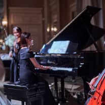 ピアノ生演奏プレゼント